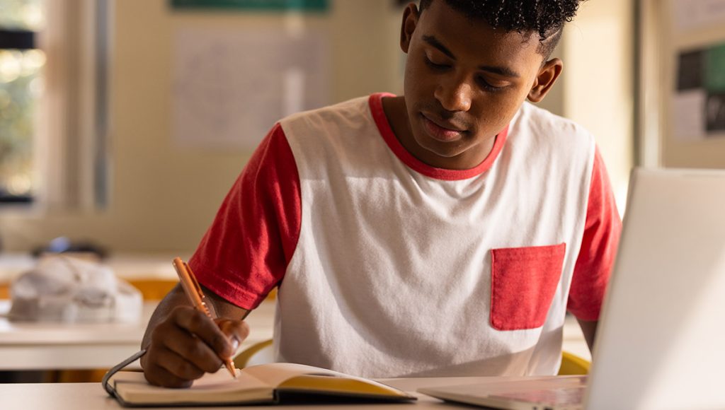 Daily Journal Writing Prompts for High School: Simple Yet Powerful Ideas