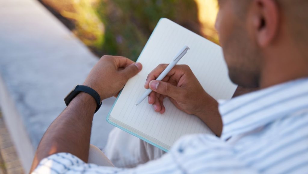How to Create a Daily Journaling Practice Using Deep Writing Prompts