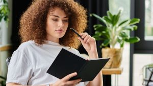 Read more about the article How to Start a Manifestation Journal for Real Change