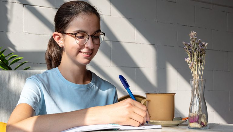 Best Journal Prompts for High School Students to Grow & Reflect