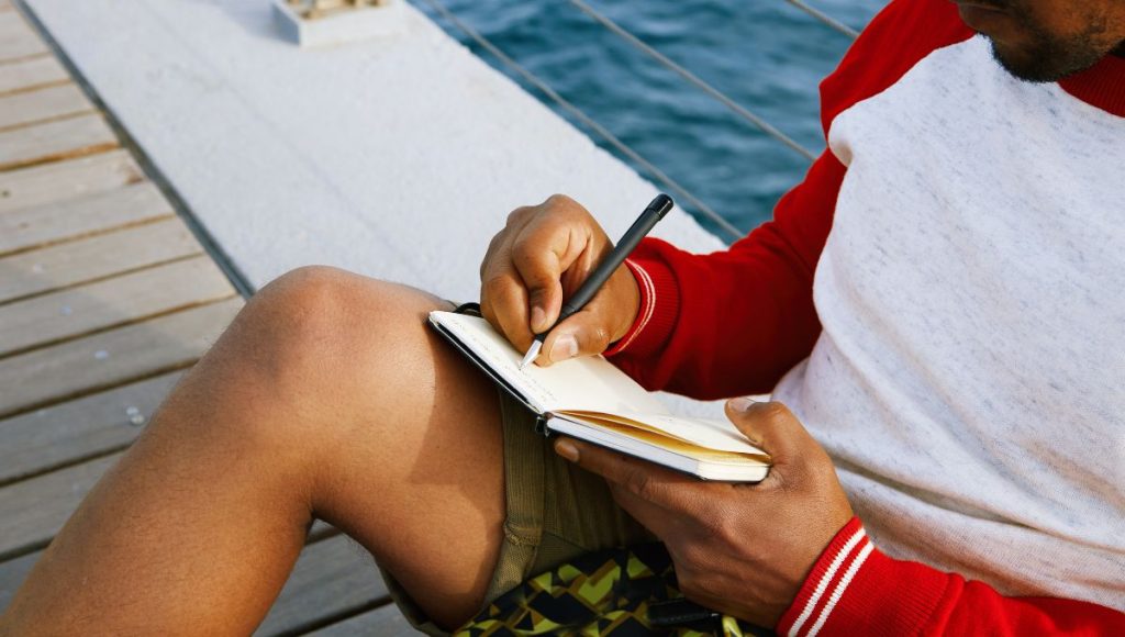 How Journaling Complements Motivational Books for Men