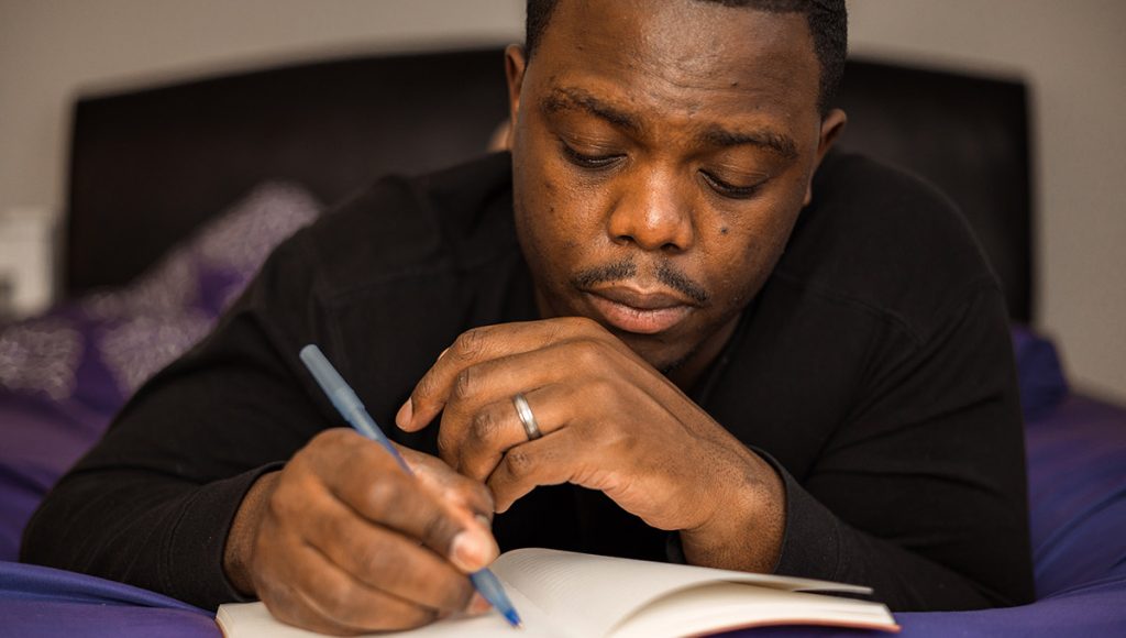 How Writing Down Motivational Quotes Boosts Emotional Resilience