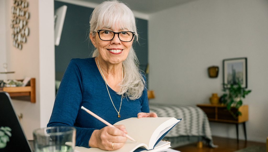 Integrating a Gratitude Journal for Women into Morning & Evening Routines