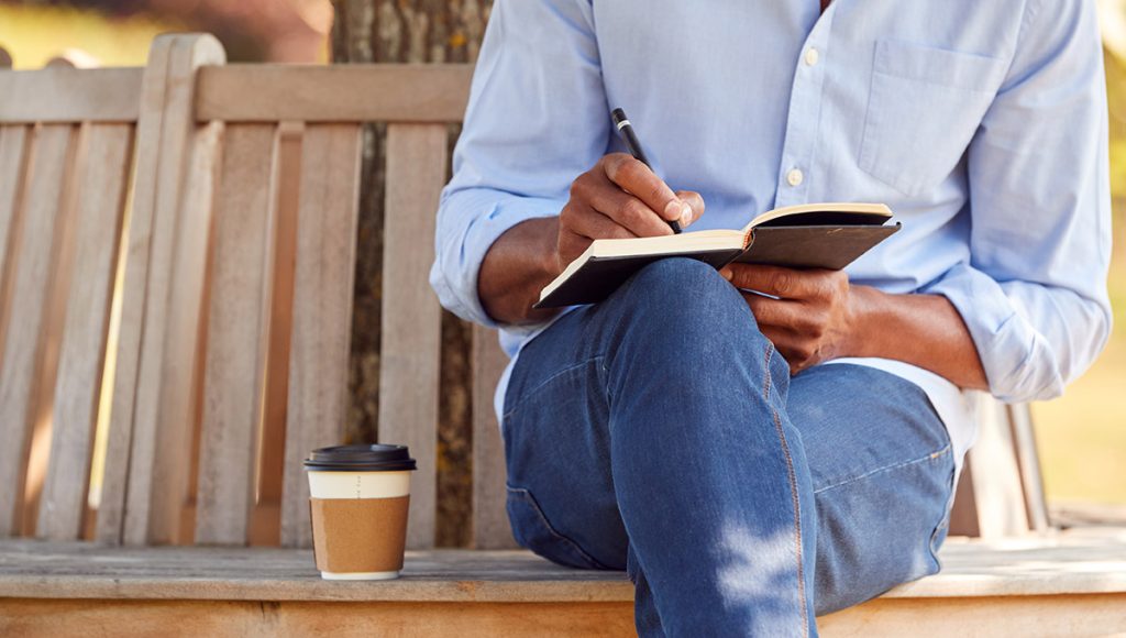 Using the Best Self Improvement Books for Men to Strengthen Habits and Clarity